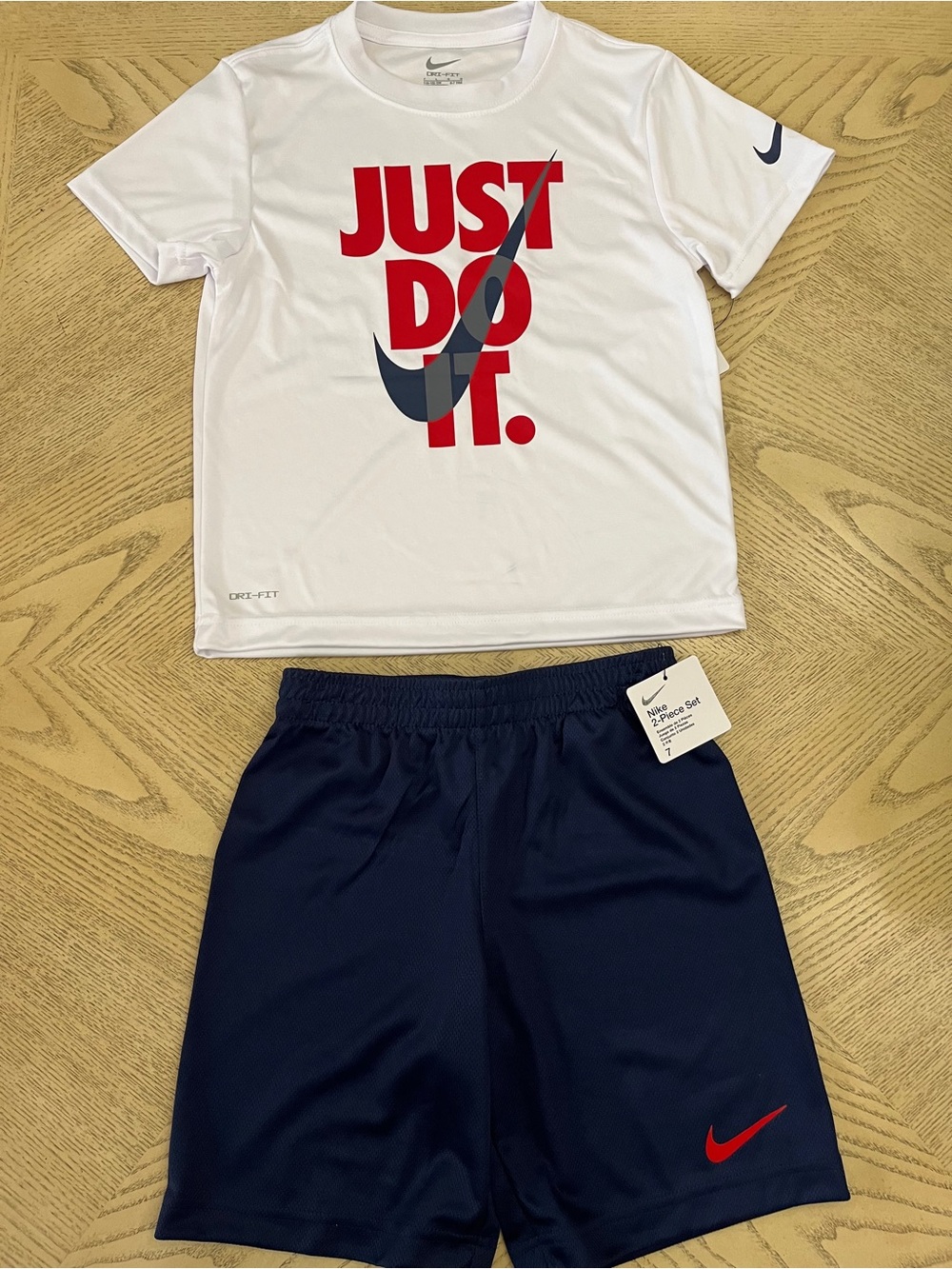 *BUNDLE* Boys Nike Short Sleeve Tees & Shorts Size 7 - Picture 2 of 4